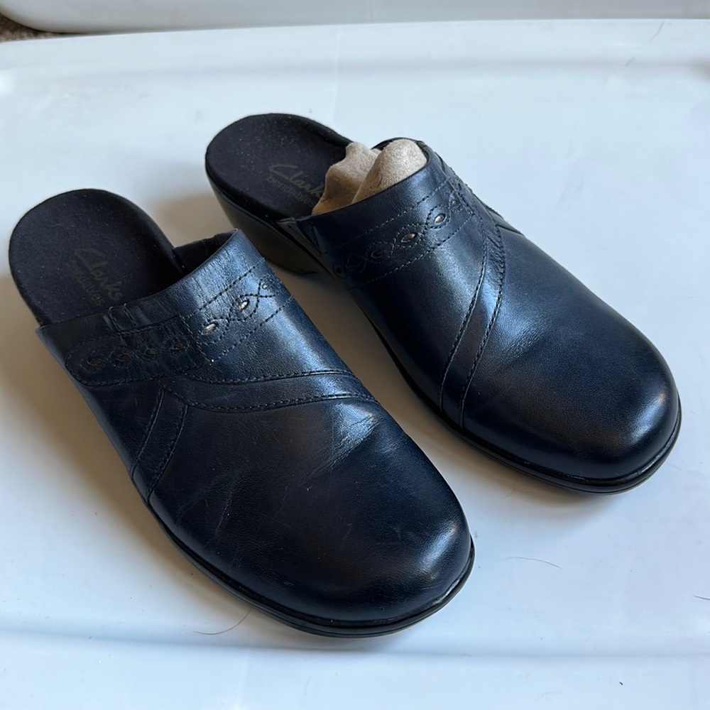Clarks Bendables navy blue shoes